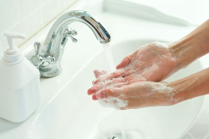 spălarea mâinilor cu săpun pentru a preveni viermii